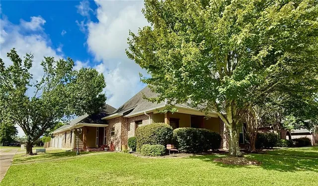 $452,000 | 358 West Shore Drive, Alexandria, LA 71303