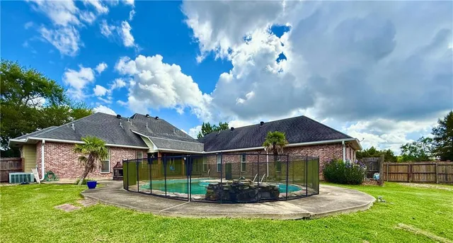 $452,000 | 358 West Shore Drive, Alexandria, LA 71303