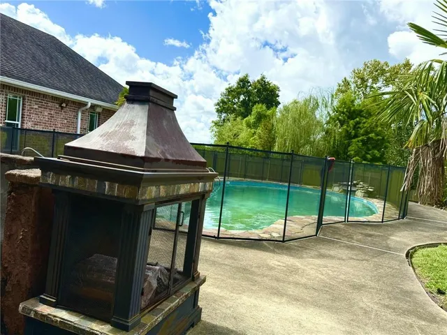 $452,000 | 358 West Shore Drive, Alexandria, LA 71303