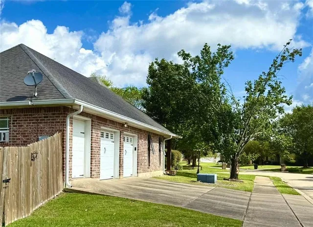 $452,000 | 358 West Shore Drive, Alexandria, LA 71303