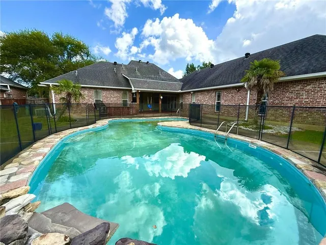 $452,000 | 358 West Shore Drive, Alexandria, LA 71303