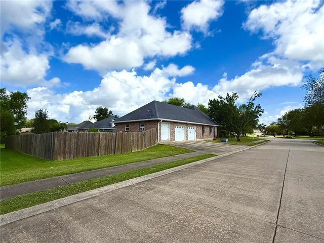 $452,000 | 358 West Shore Drive, Alexandria, LA 71303