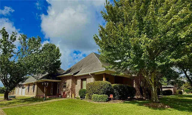 $452,000 | 358 West Shore Drive, Alexandria, LA 71303