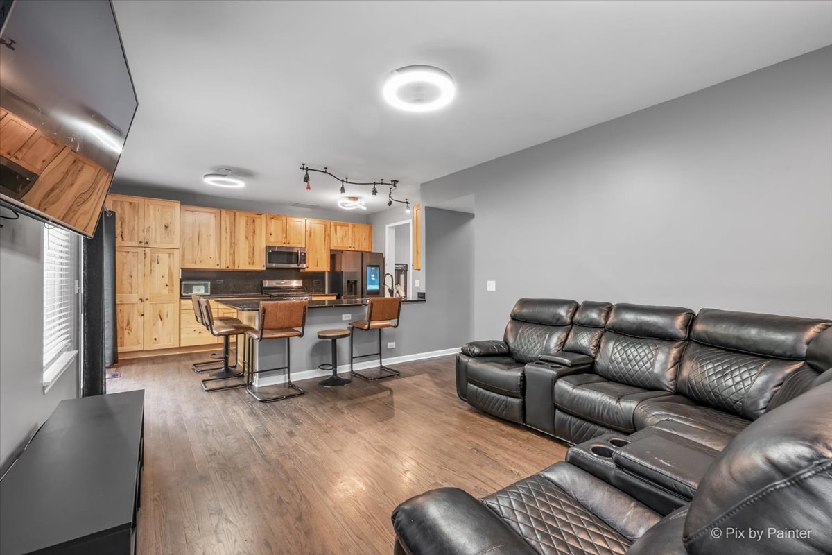 906 Barbara Street Lake In The Hills, IL 60156 - Photo 5 of 48