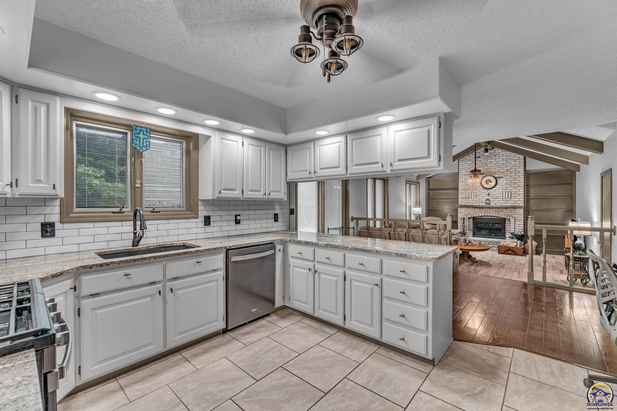 6236 Southwest 25th Street Topeka, KS 66614 - Photo 13 of 53
