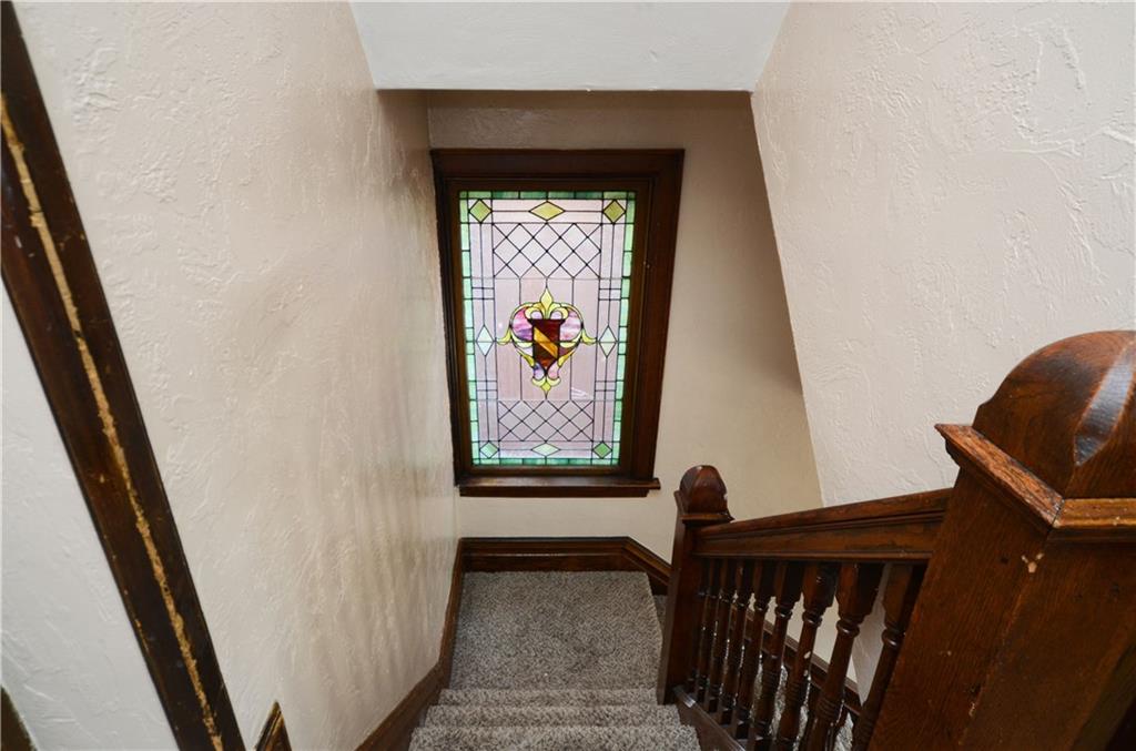 32 Oakwood Road Pittsburgh, PA 15205 - Photo 13 of 24 Stained glass window!!