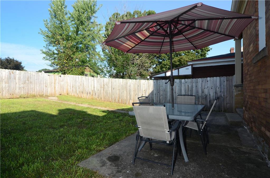 32 Oakwood Road Pittsburgh, PA 15205 - Photo 23 of 24 Perfect level yard for entertaining