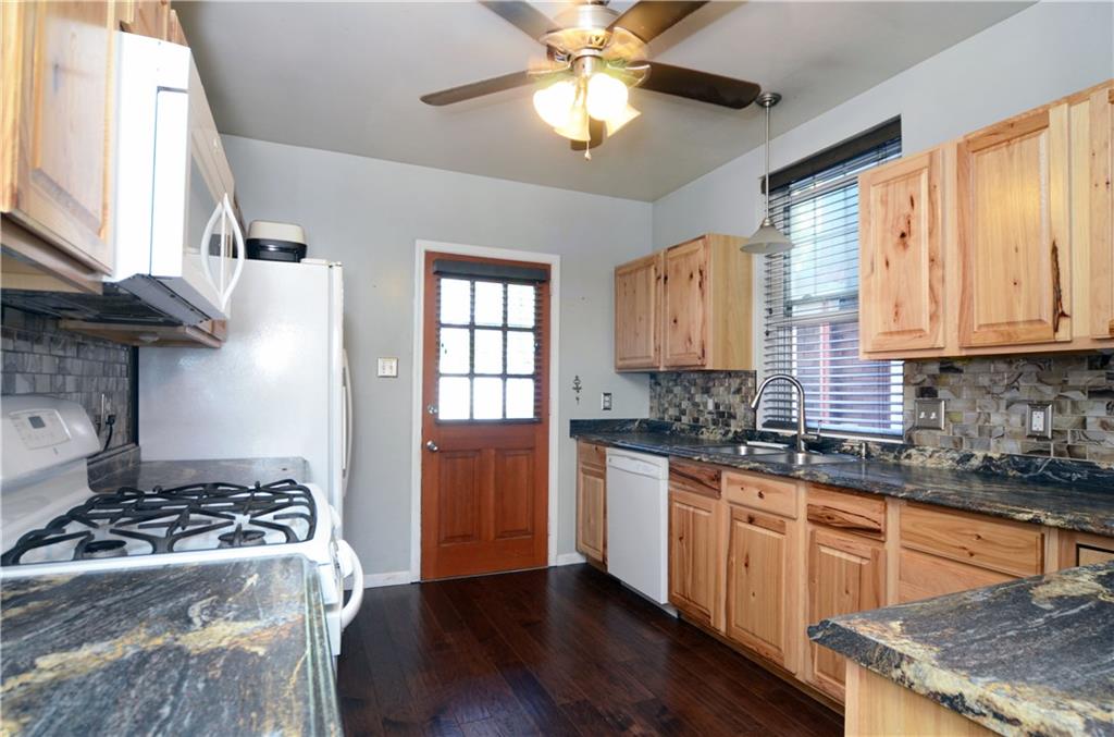 32 Oakwood Road Pittsburgh, PA 15205 - Photo 9 of 24 Beautifully updated kitchen