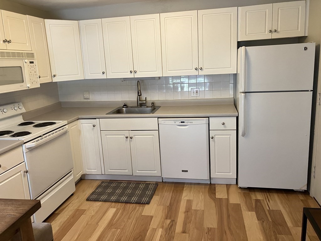 25 Clark's Road, Unit 202 Amesbury, MA 01913 - Photo 5 of 13 Gallery Image 5