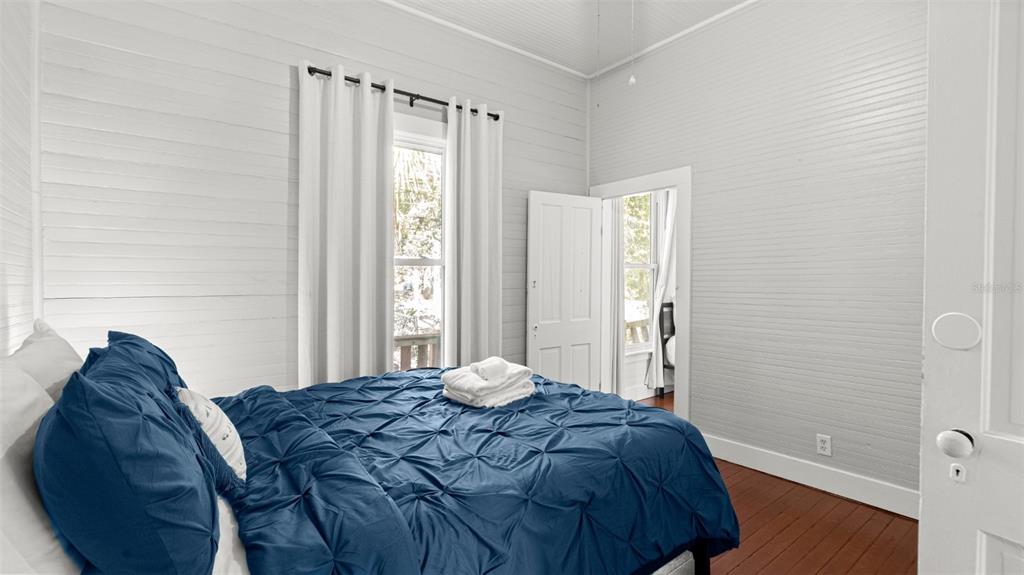 101 Northeast 9th Street Gainesville, FL 32601 - Photo 21 of 35 a bedroom with a bed and a window