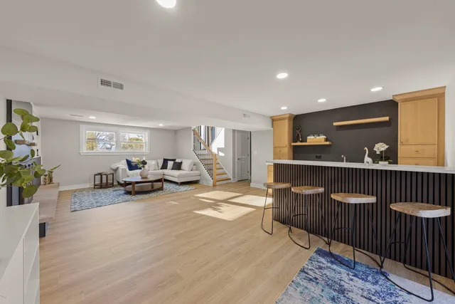 $650,000 | 1122 Patricia Court, Schaumburg, IL 60193