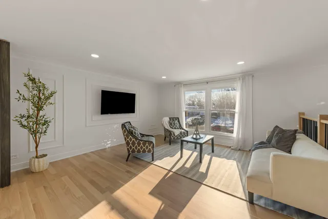 $650,000 | 1122 Patricia Court, Schaumburg, IL 60193