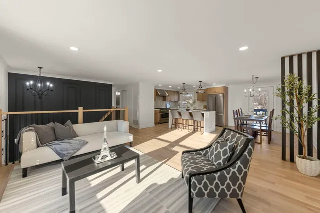 $650,000 | 1122 Patricia Court, Schaumburg, IL 60193