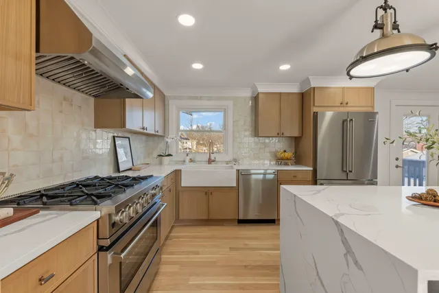 $650,000 | 1122 Patricia Court, Schaumburg, IL 60193