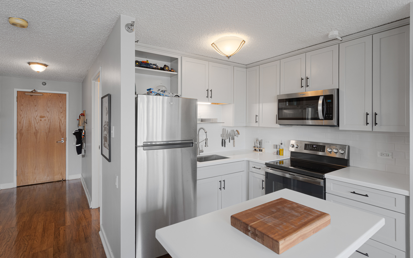 1122 North Clark Street, Unit 1602 Chicago, IL 60610 - Photo 5 of 23