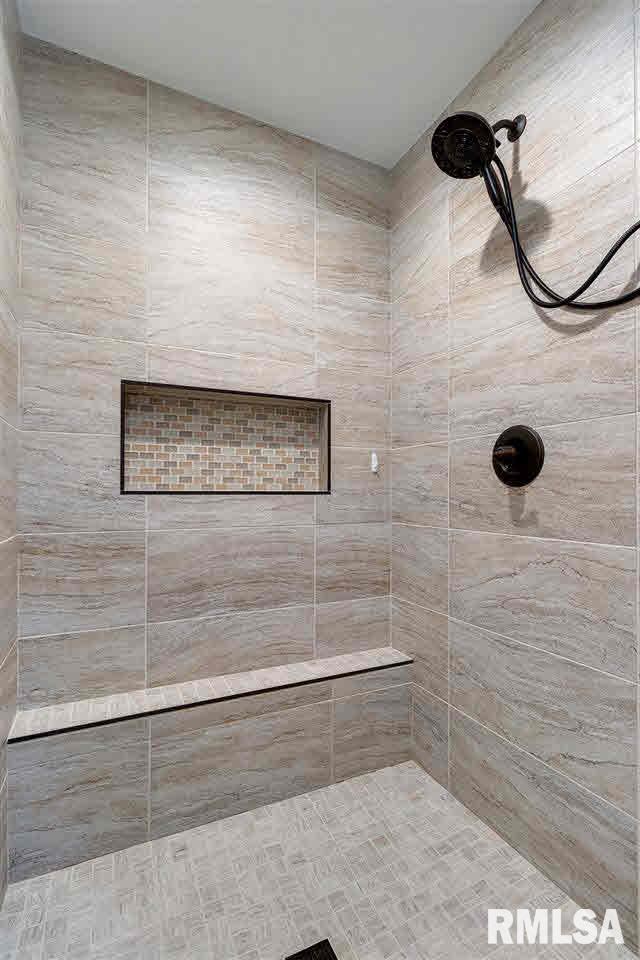 6500 James Road Bettendorf, IA 52722 - Photo 17 of 24 Gallery Image 17