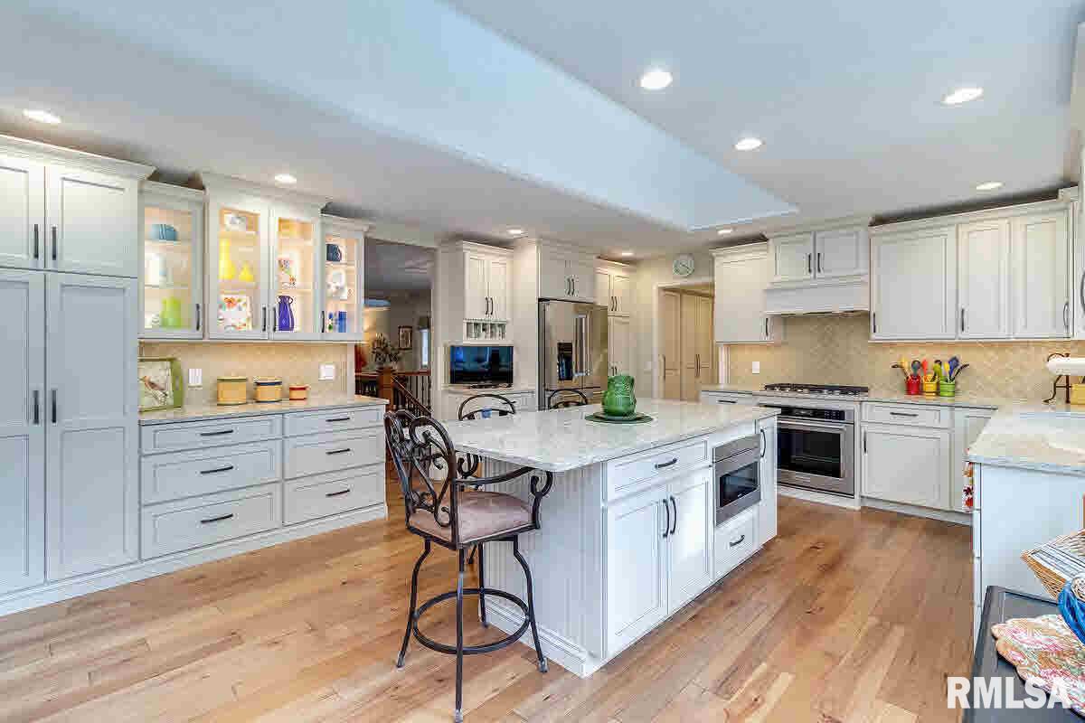 6500 James Road Bettendorf, IA 52722 - Photo 7 of 24 Gallery Image 7
