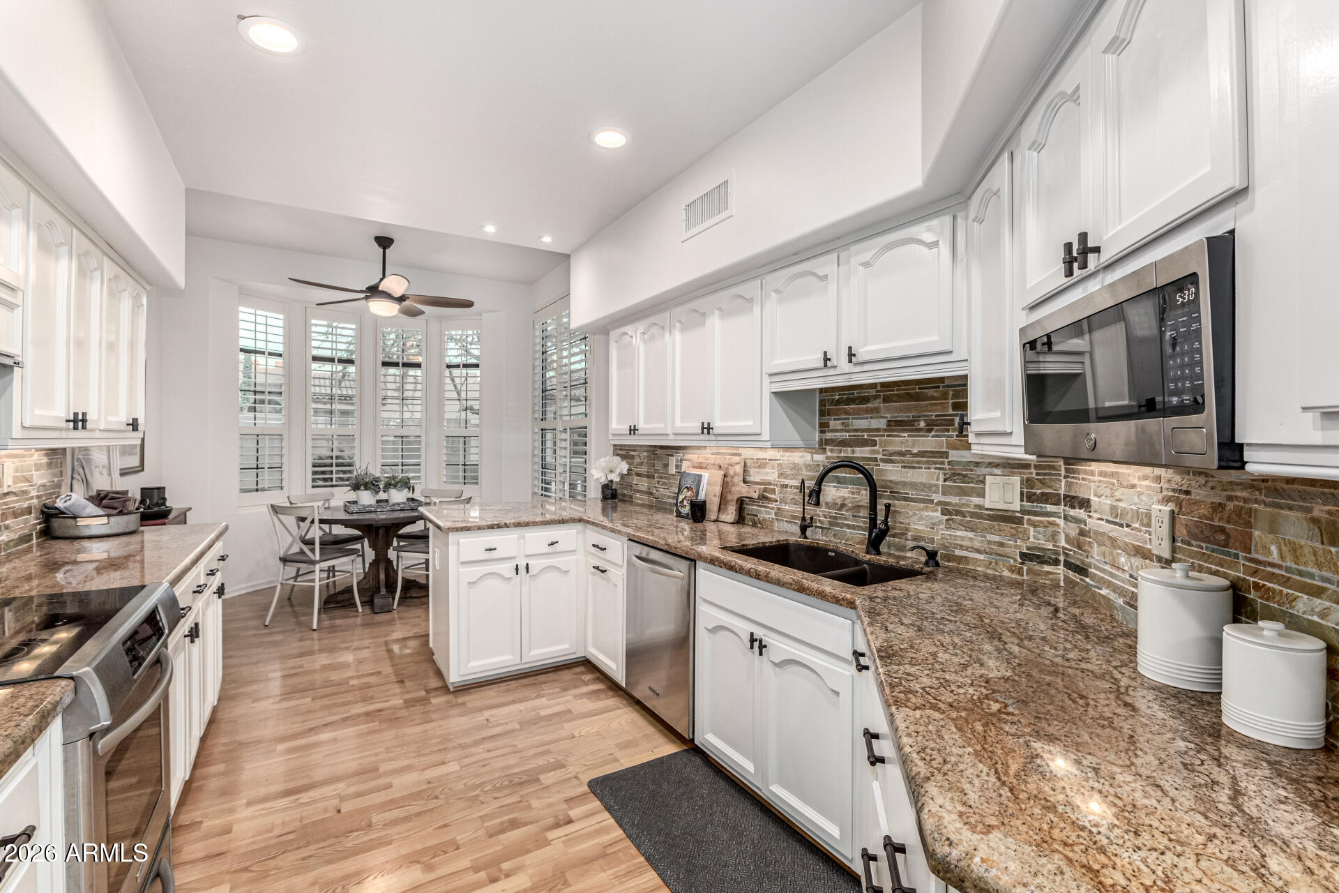 7955 East Chaparral Road, Unit 130 Scottsdale, AZ 85251 - Photo 9 of 38 Kitchen