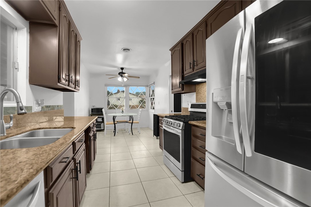 1289 Grove Upland, CA 91786 - Photo 9 of 31 kitchen