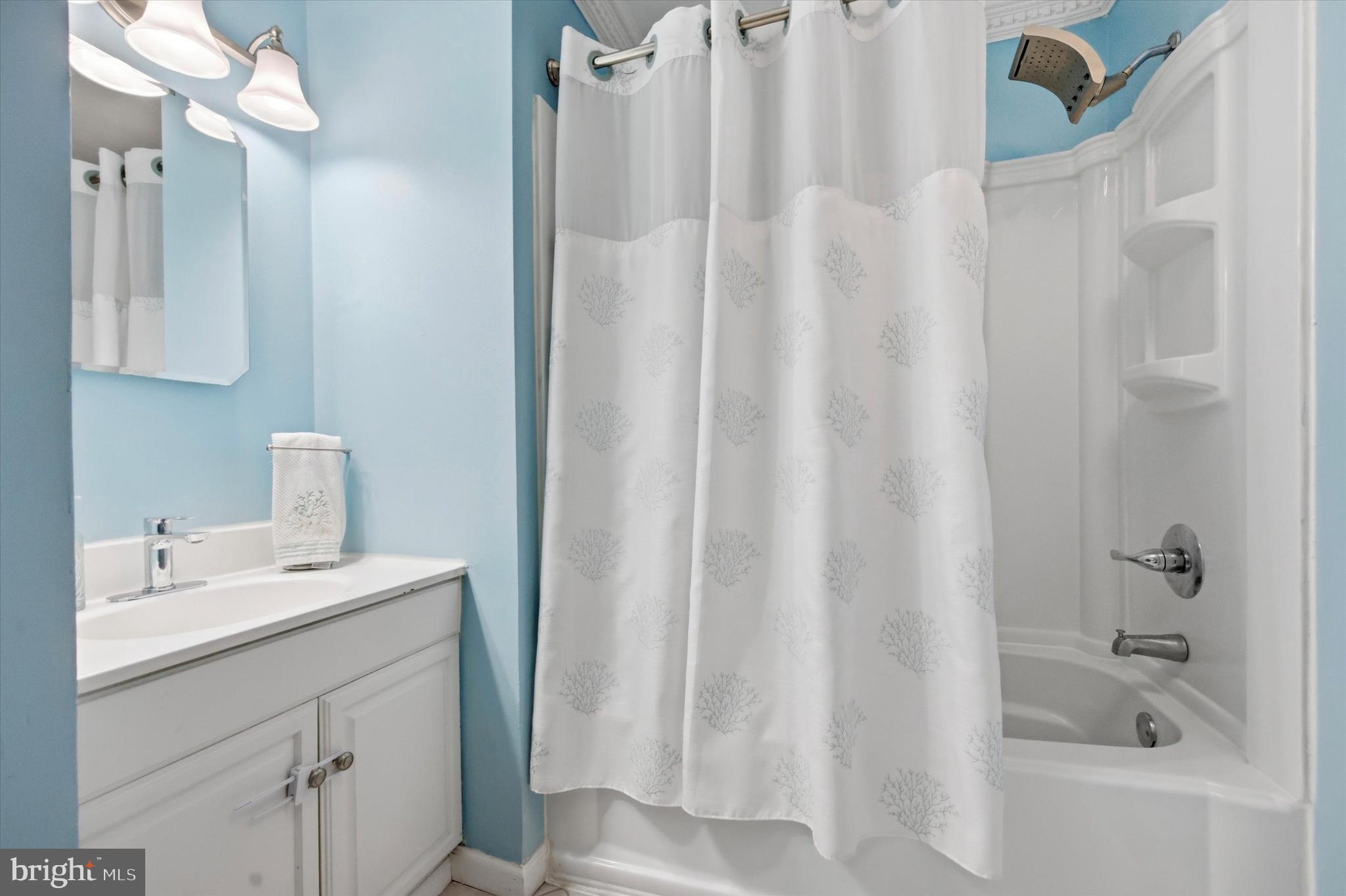 1000 Jacksonville Road, Unit 6 Warminster, PA 18974 - Photo 16 of 24 Hallway bath