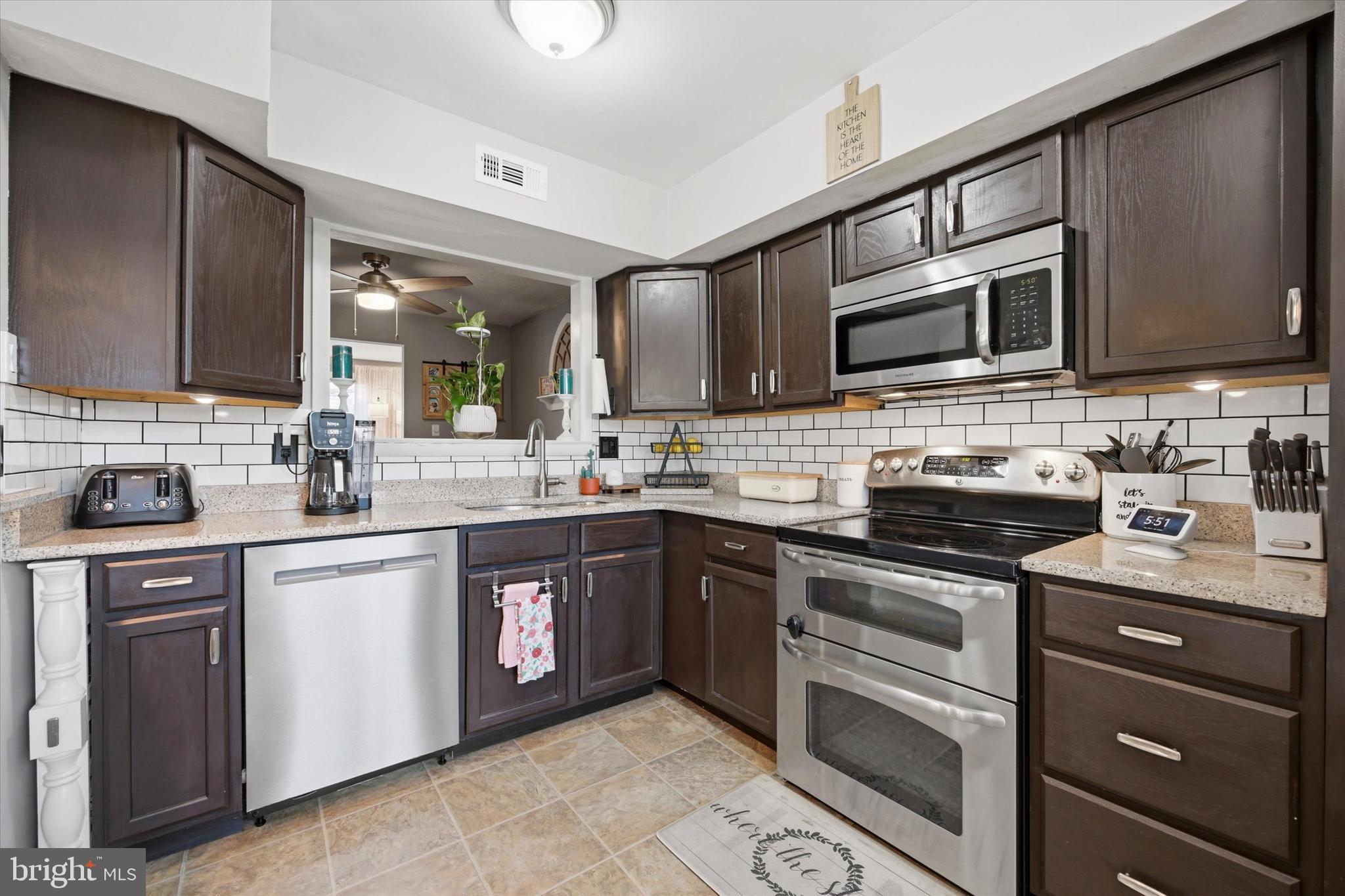 1000 Jacksonville Road, Unit 6 Warminster, PA 18974 - Photo 8 of 24 KItchen