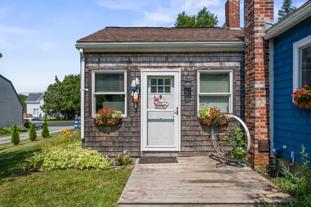 $280,000 | 333 Old County Road, Rockland, ME 04841