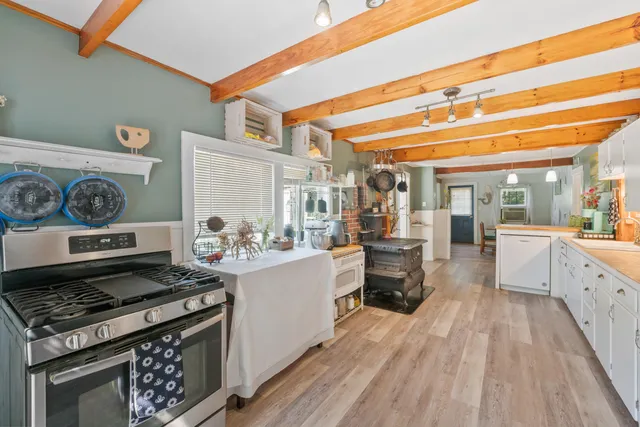 $280,000 | 333 Old County Road, Rockland, ME 04841