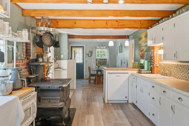 $280,000 | 333 Old County Road, Rockland, ME 04841