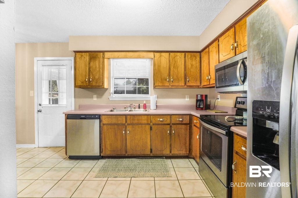 117 Hickory Street South Foley, AL 36535 - Photo 7 of 20 Kitchen