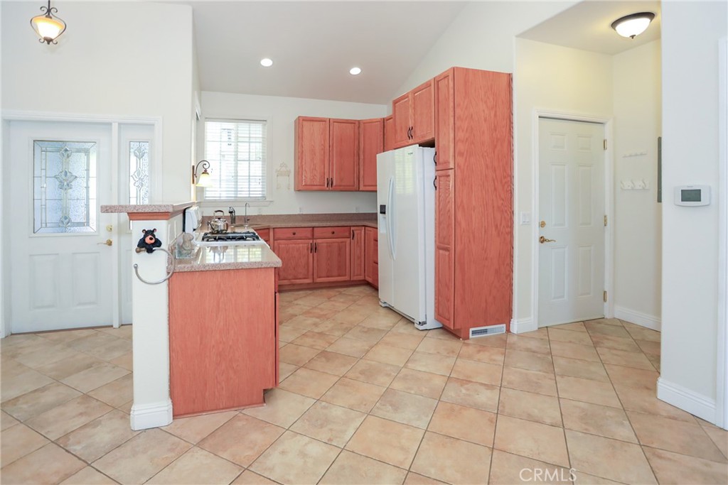 534 Highland Road Big Bear Lake, CA 92315 - Photo 8 of 33