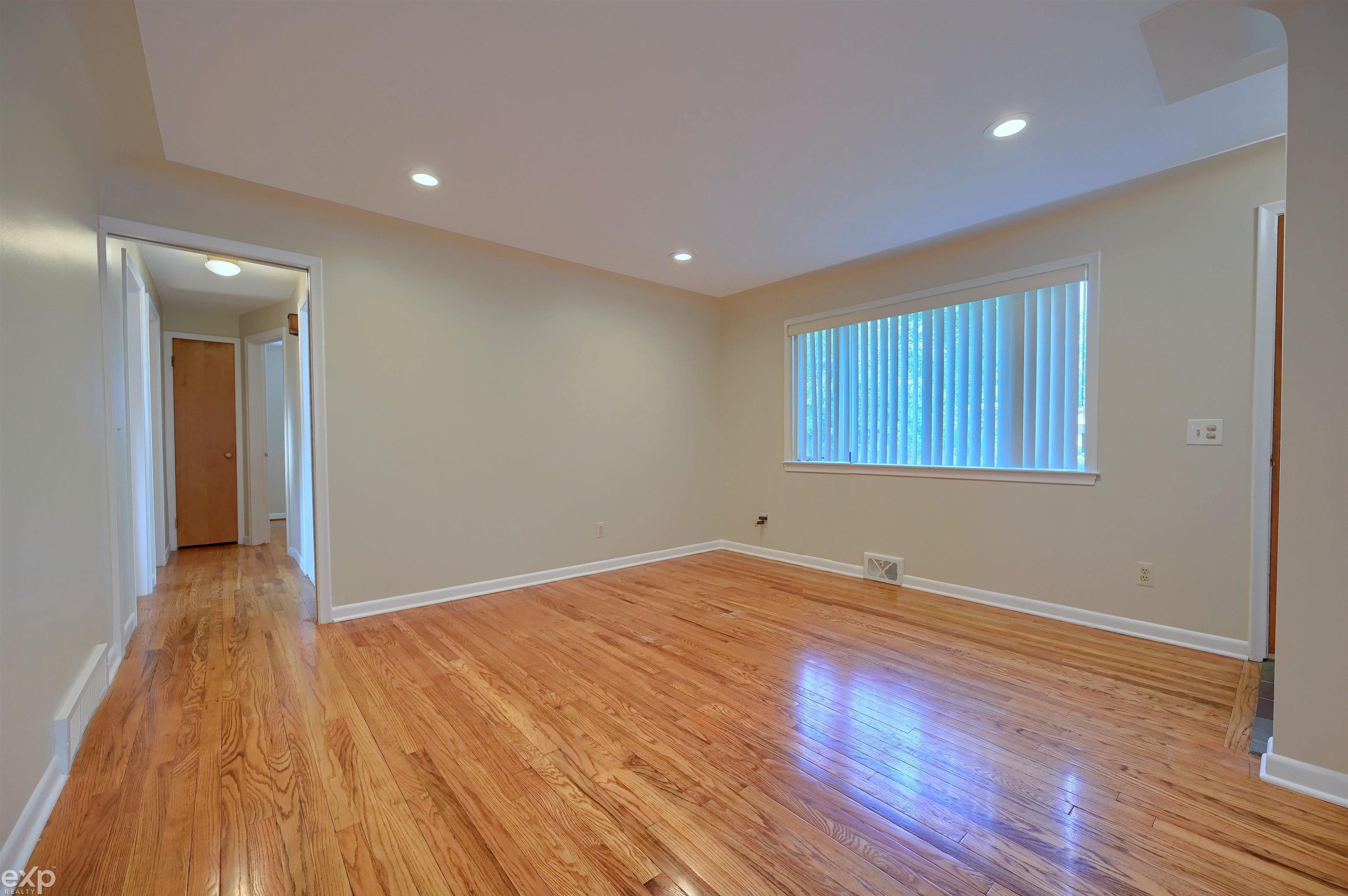 211 South Alice Avenue Rochester, MI 48307 - Photo 4 of 25