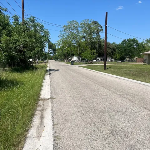 a view of a fountain in front of a house