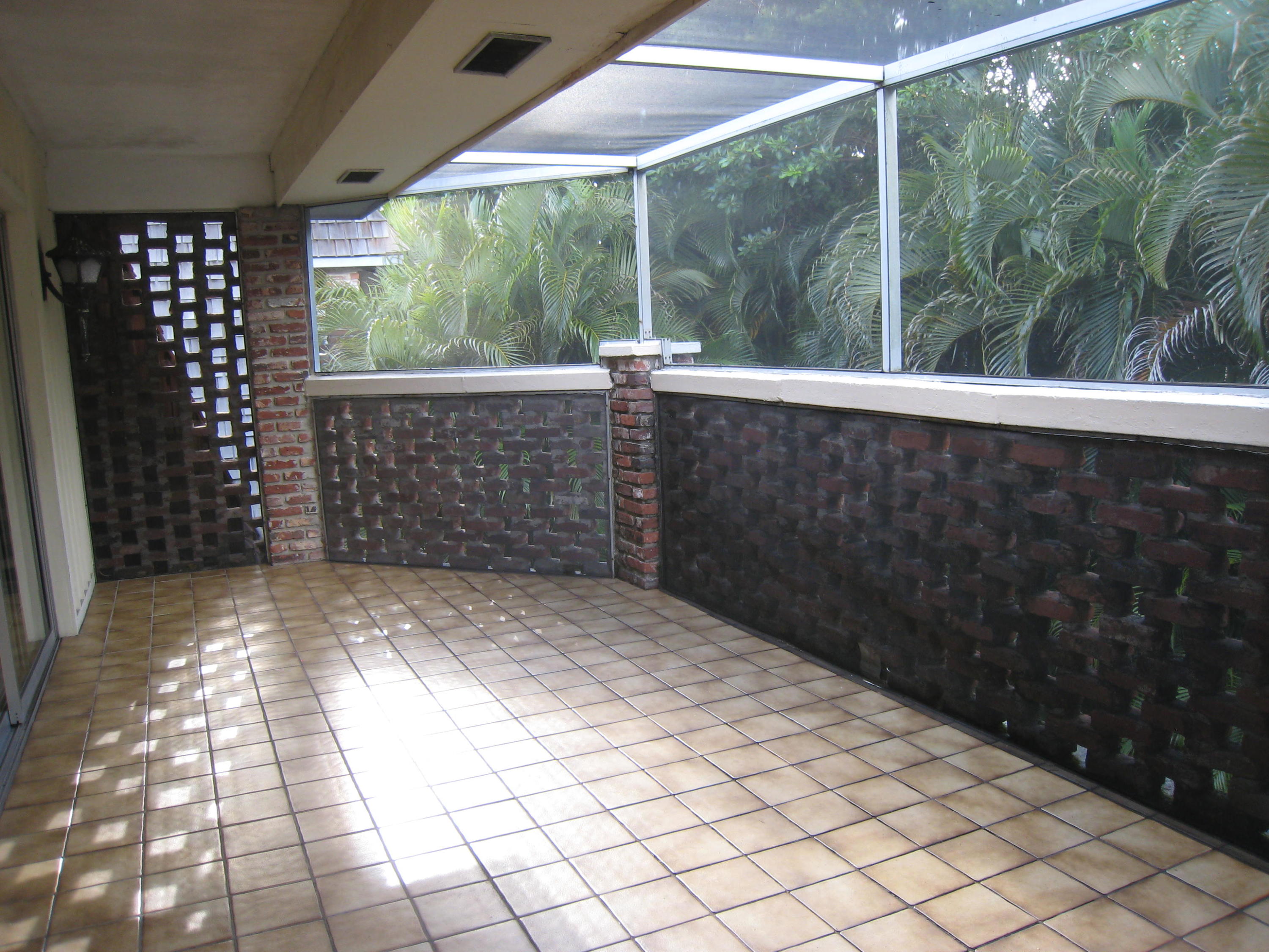 423 Pine Tree Court, Unit 23 Atlantis, FL 33462 - Photo 7 of 32 IMG_8732