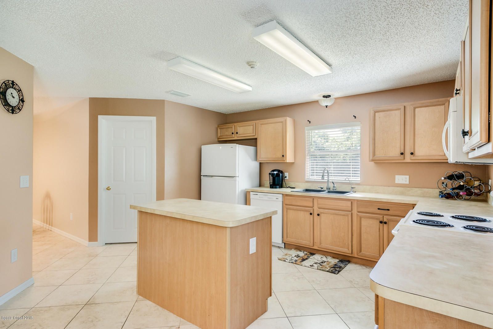 1166 Wabash Road Southeast Palm Bay, FL 32909 - Photo 6 of 27 Spacious Kitchen