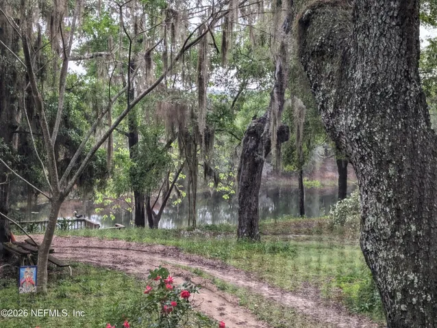 $1,000 | 183 Sherman Dr Circle, Unit A, Interlachen, FL 32148