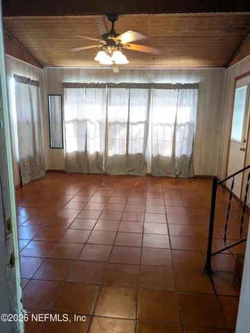 $1,000 | 183 Sherman Dr Circle, Unit A, Interlachen, FL 32148