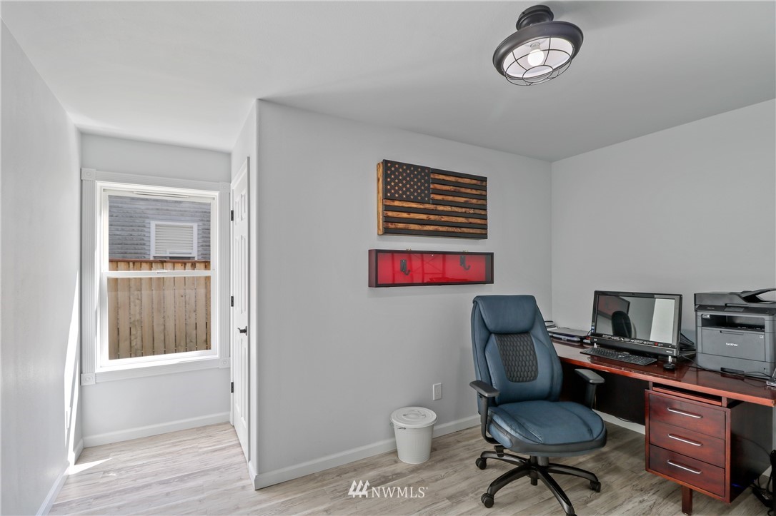 706 2nd Street Steilacoom, WA 98388 - Photo 14 of 35