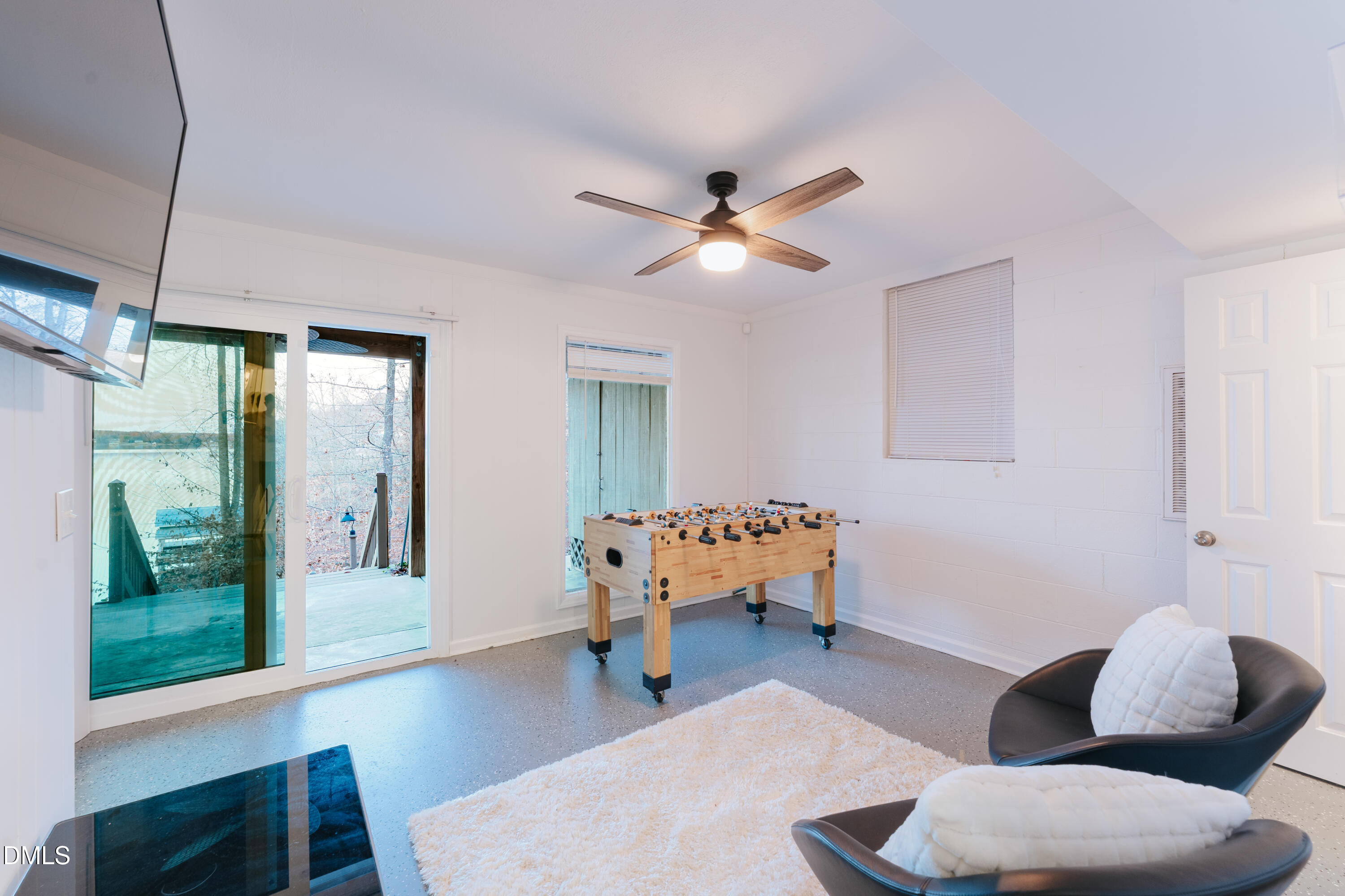288 Bunny Rabbit Road Leasburg, NC 27291 - Photo 44 of 74 a living room with furniture and a large window