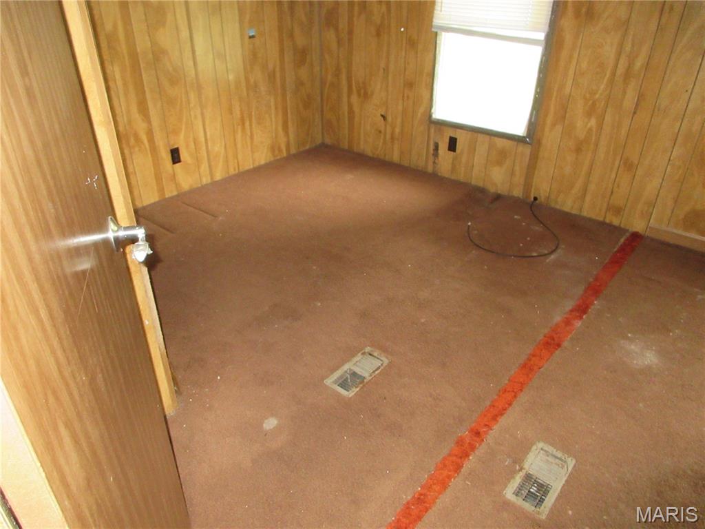7080 Bee Branch Road Iuka, IL 62849 - Photo 13 of 40