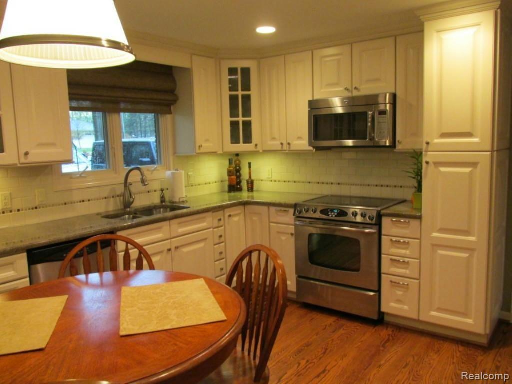 485 Orchardale Drive Rochester, MI 48309 - Photo 15 of 25 orch - new kitch1.jpg