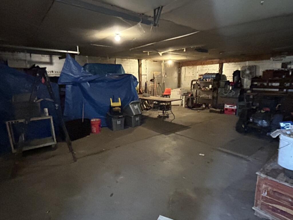 8475 Earhart Road South Lyon, MI 48178 - Photo 20 of 24 A819B027-B566-4851-8939-7A9A130A91BC_1_1