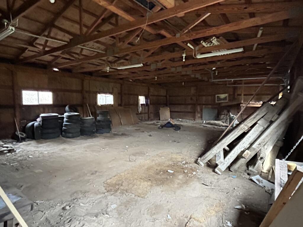 8475 Earhart Road South Lyon, MI 48178 - Photo 21 of 24 E9C307D2-A654-462B-B78E-657C021AB767_1_1