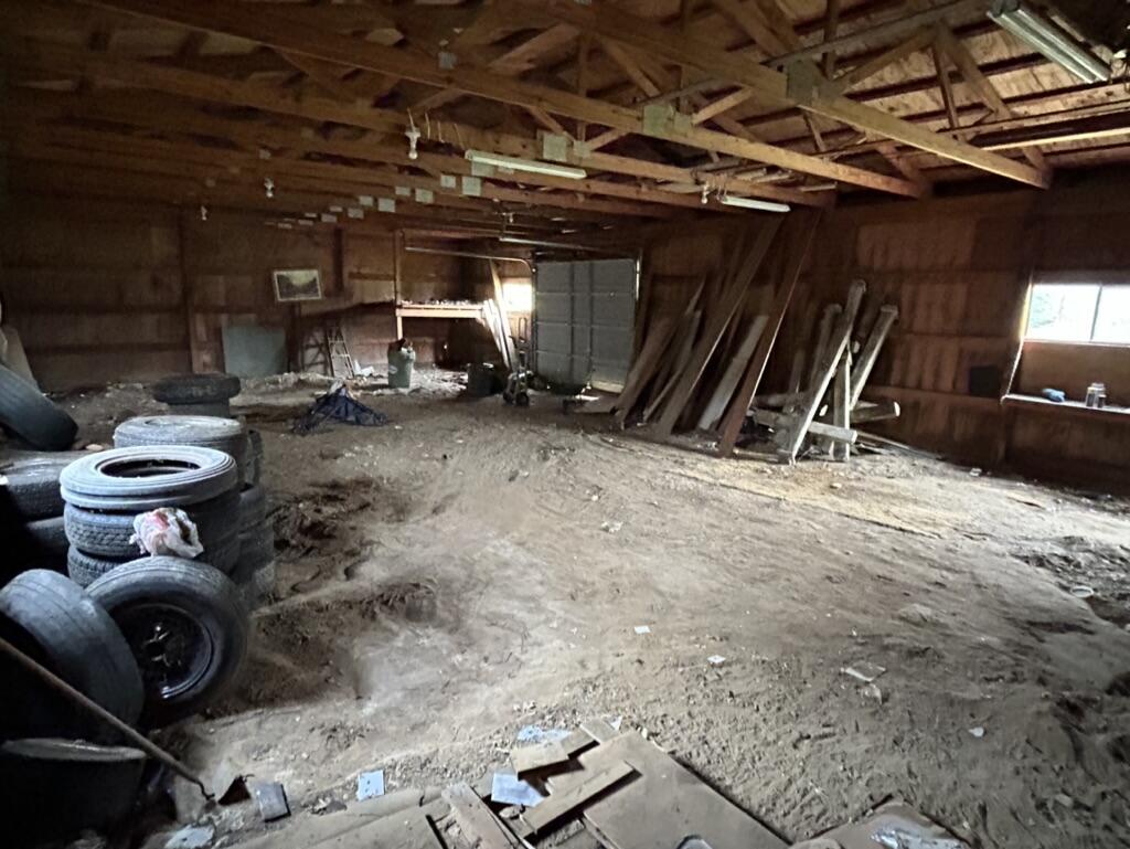 8475 Earhart Road South Lyon, MI 48178 - Photo 22 of 24 CF33666B-A966-44E4-AFBF-F67BB7308F5E_1_1