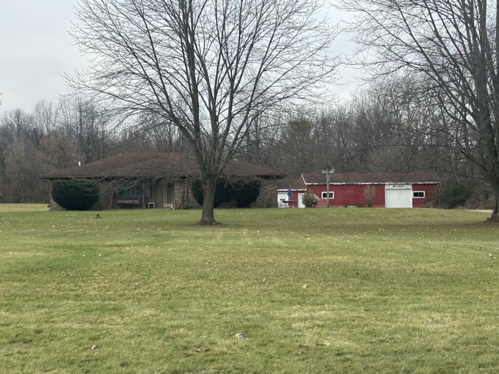 8475 Earhart Road South Lyon, MI 48178 - Photo 3 of 24 0F6D680B-08D3-4B8E-BB68-8C7379F114C0_1_1