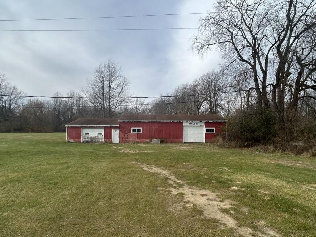 8475 Earhart Road South Lyon, MI 48178 - Photo 10 of 24 18499B2F-68EB-442F-81A5-573F41BFC882_1_1