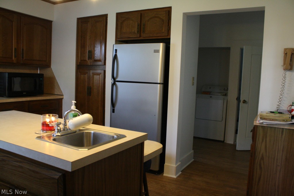 6015 Millbrook Road Shreve, OH 44676 - Photo 12 of 21 The kitchen is very convenient to the laundry area and den/bedroom
