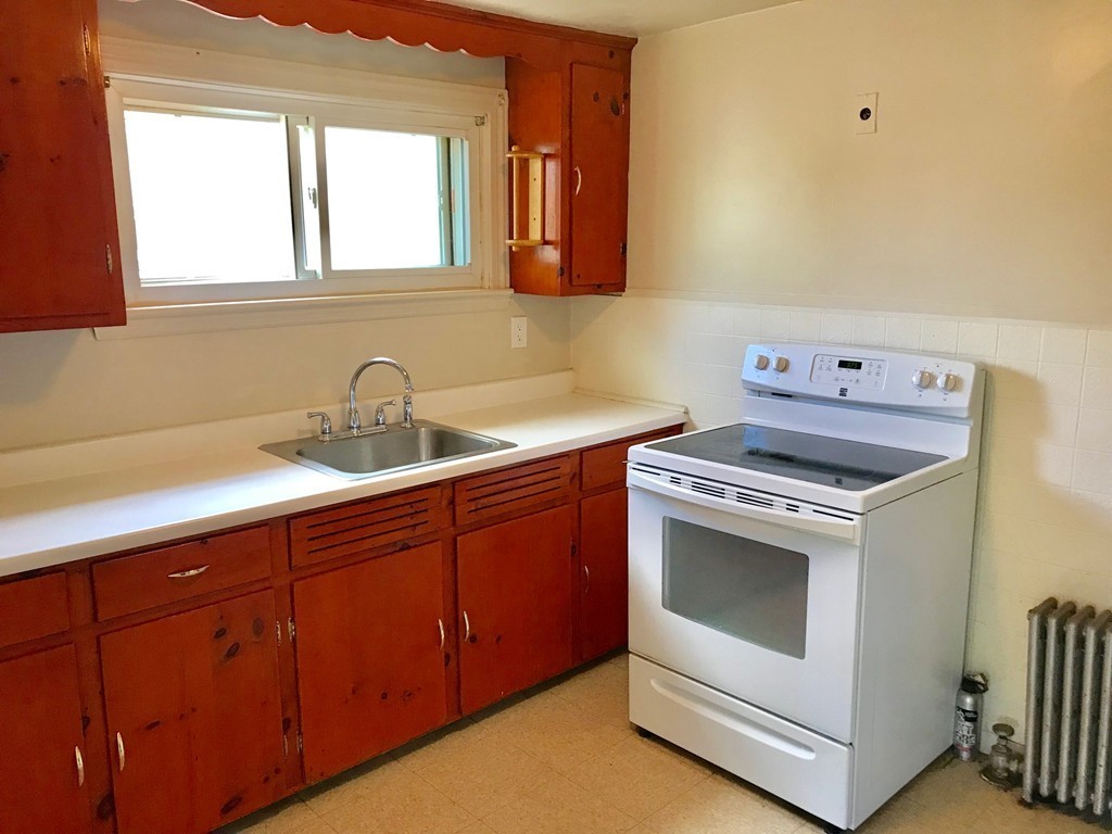 10-12 Nathan Road Waltham, MA 02453 - Photo 4 of 12 Gallery Image 4