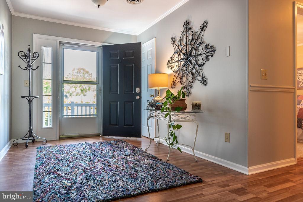 9 Mill Road Berlin, MD 21811 - Photo 3 of 23 Large foyer with coat closet