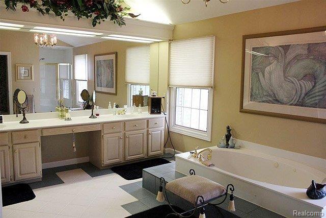 5698 Murfield Drive Rochester, MI 48306 - Photo 14 of 24 Master Bath