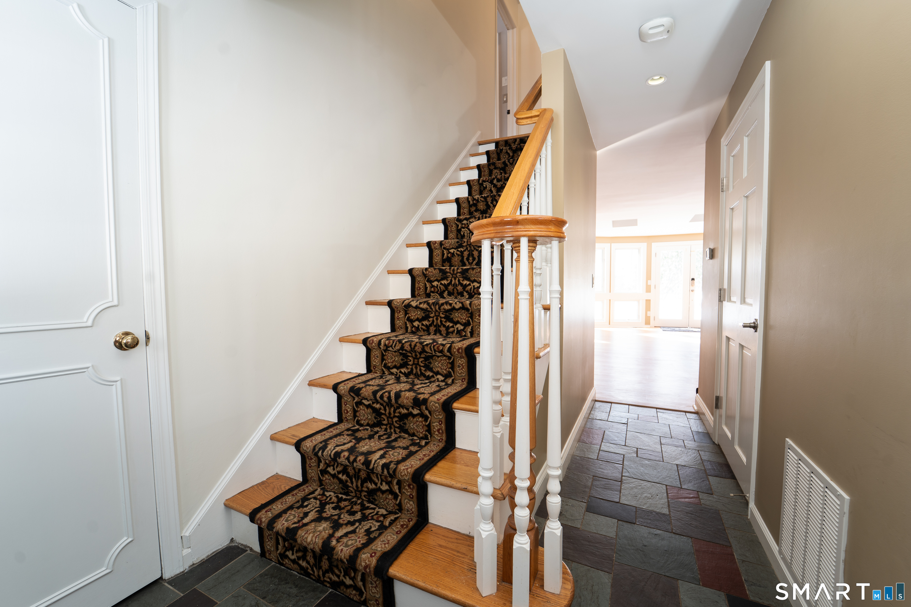 160 Rock Rimmon Road Stamford, CT 06903 - Photo 5 of 32